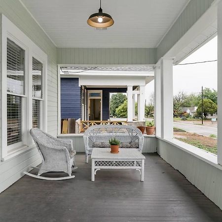 Restored 1930S Uptown Bungalow 2 Min. To Magnolia Waco Buitenkant foto