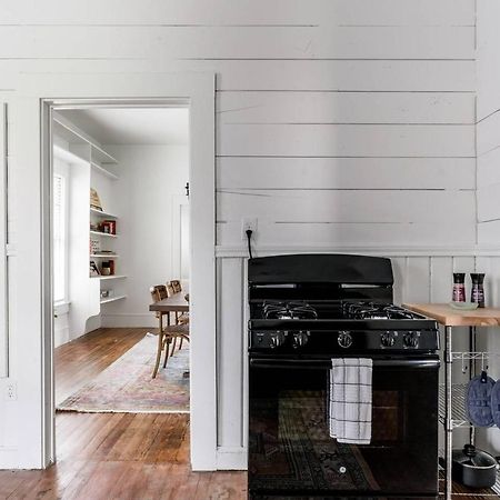 Restored 1930S Uptown Bungalow 2 Min. To Magnolia Waco Buitenkant foto