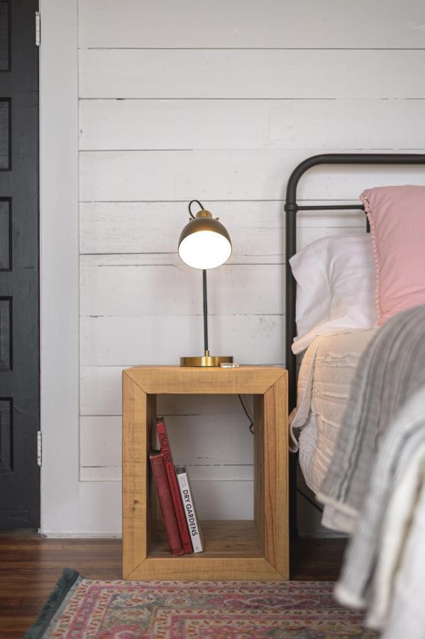 Restored 1930S Uptown Bungalow 2 Min. To Magnolia Waco Buitenkant foto