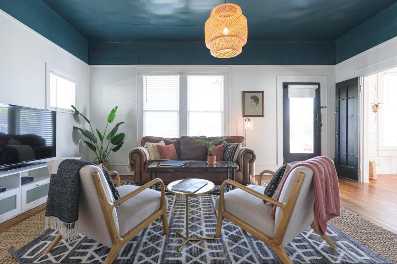 Restored 1930S Uptown Bungalow 2 Min. To Magnolia Waco Buitenkant foto