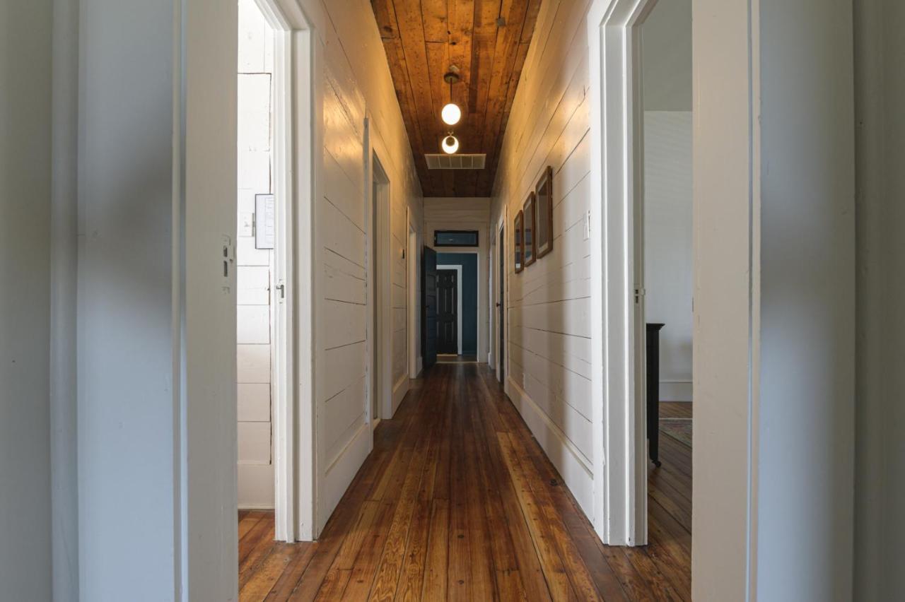 Restored 1930S Uptown Bungalow 2 Min. To Magnolia Waco Buitenkant foto