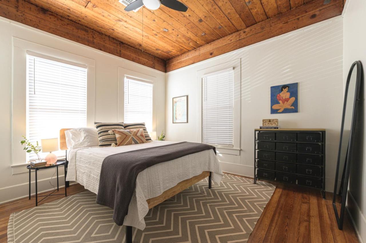 Restored 1930S Uptown Bungalow 2 Min. To Magnolia Waco Buitenkant foto