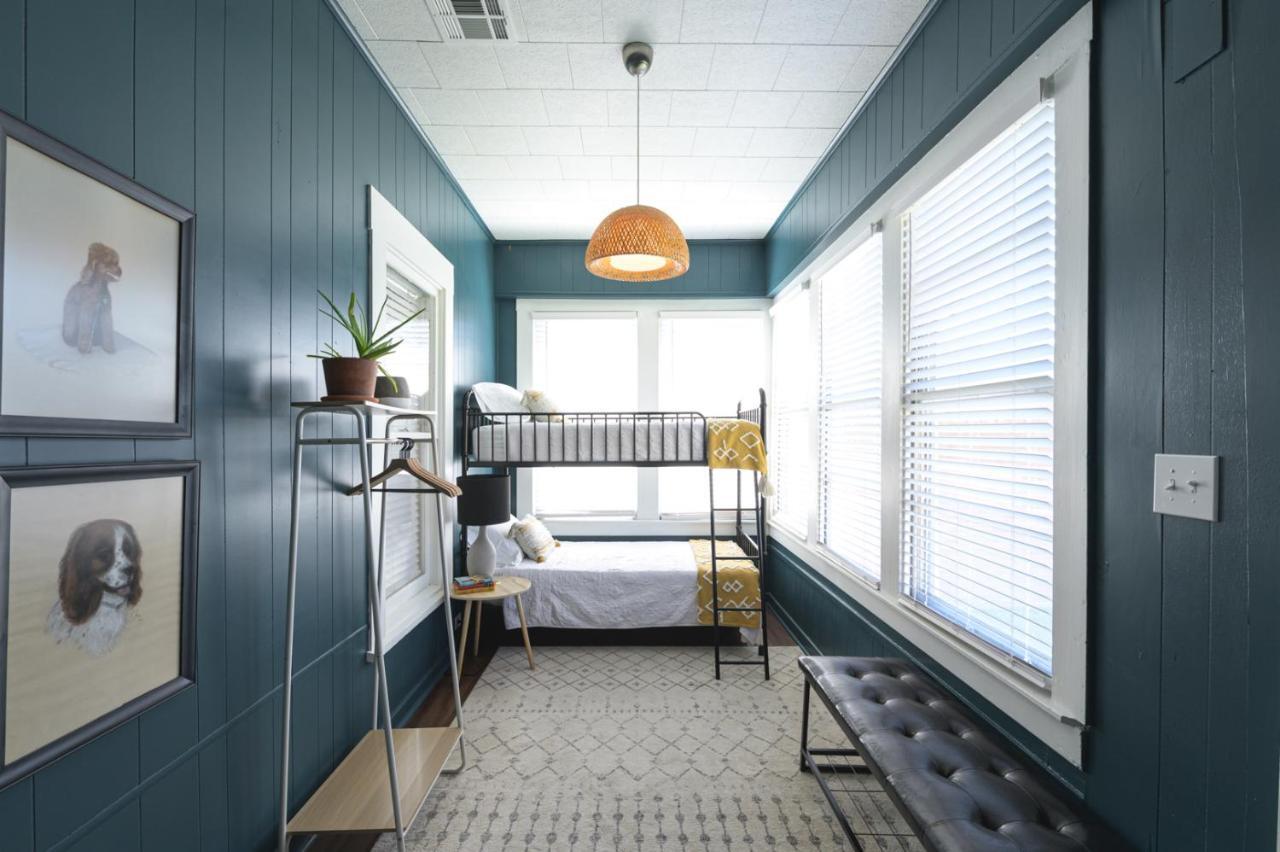 Restored 1930S Uptown Bungalow 2 Min. To Magnolia Waco Buitenkant foto