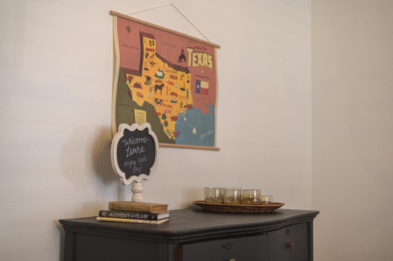 Restored 1930S Uptown Bungalow 2 Min. To Magnolia Waco Buitenkant foto