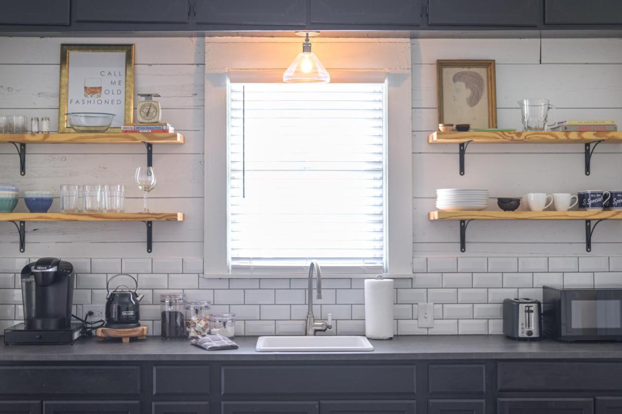 Restored 1930S Uptown Bungalow 2 Min. To Magnolia Waco Buitenkant foto