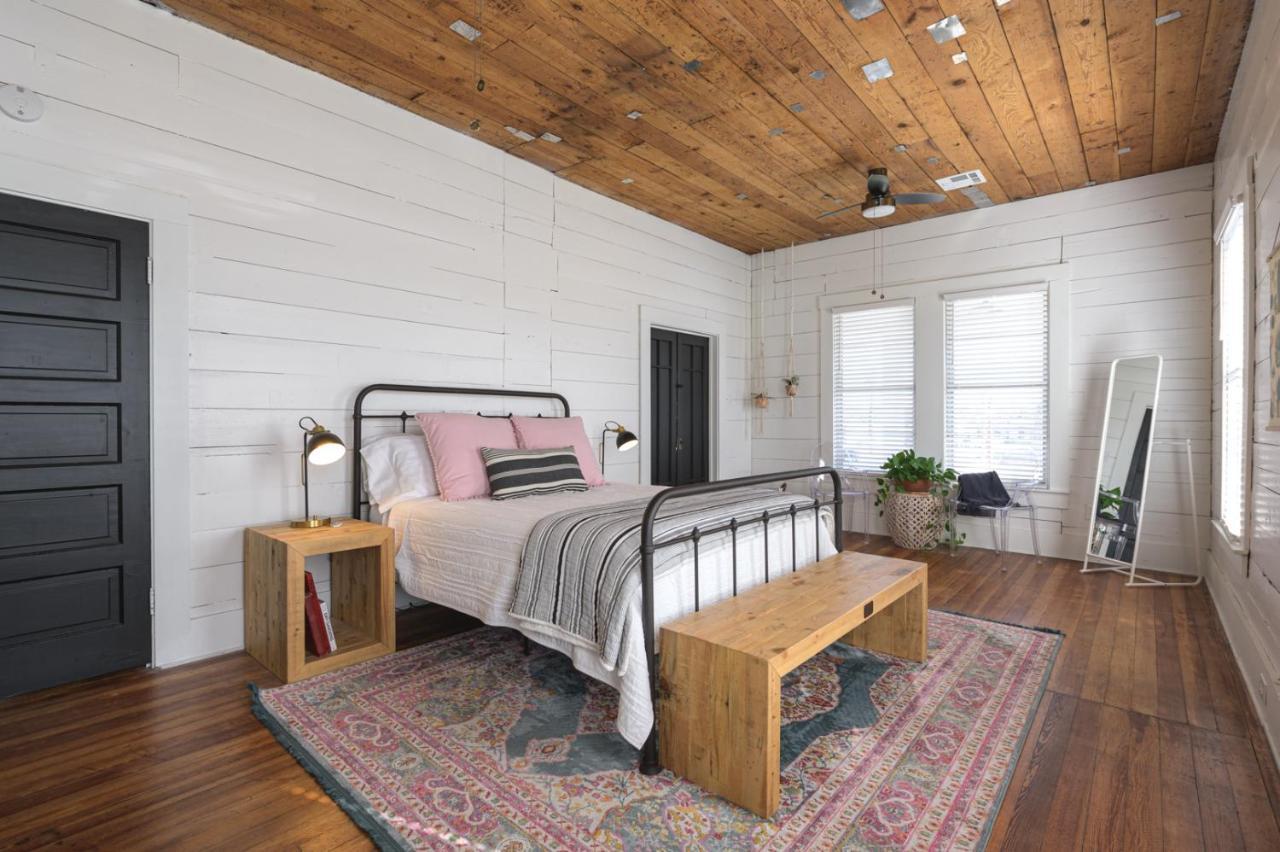 Restored 1930S Uptown Bungalow 2 Min. To Magnolia Waco Buitenkant foto
