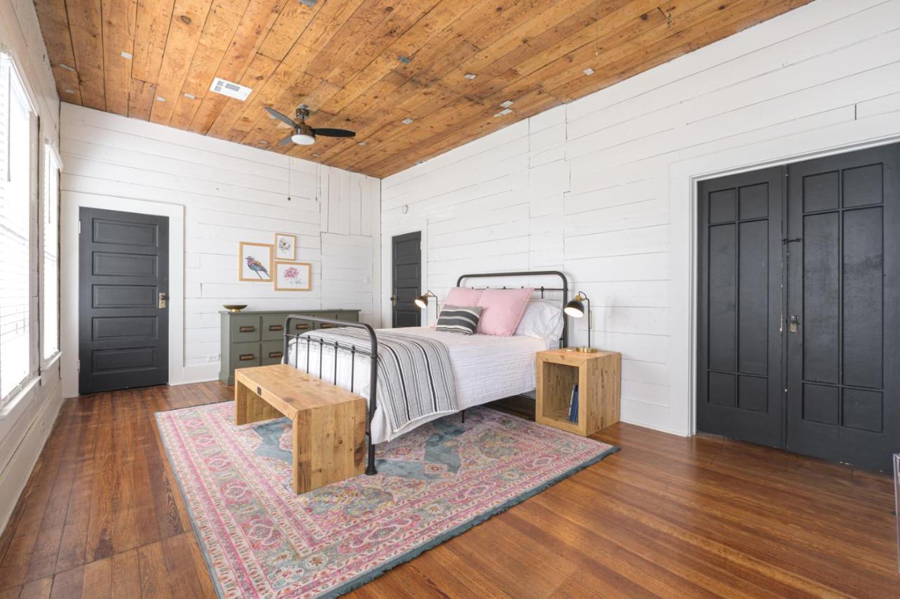 Restored 1930S Uptown Bungalow 2 Min. To Magnolia Waco Buitenkant foto