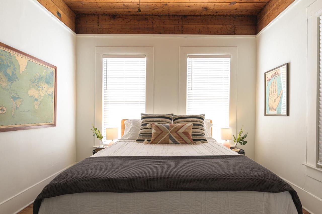 Restored 1930S Uptown Bungalow 2 Min. To Magnolia Waco Buitenkant foto