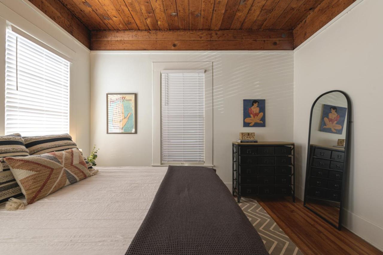 Restored 1930S Uptown Bungalow 2 Min. To Magnolia Waco Buitenkant foto